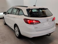 Vaade tagant vasakult