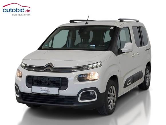 Изглед отпред отляво