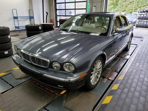 Náhled zpředu zleva