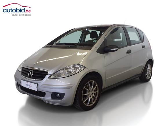 Изглед отпред отляво