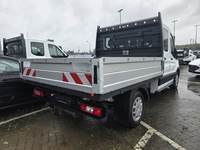 Skats no labās puses aizmugurē