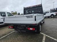 Skats no labās puses aizmugurē