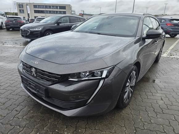 Skats no kreisās puses priekšā