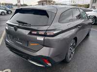 Skats no labās puses aizmugurē