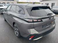 Skats no kreisās puses aizmugurē