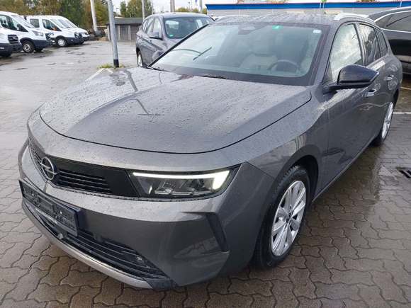 Skats no kreisās puses priekšā