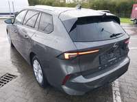 Skats no kreisās puses aizmugurē