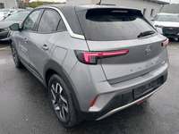 Skats no kreisās puses aizmugurē