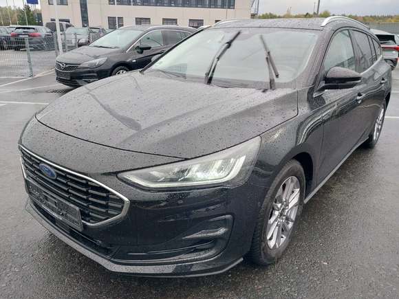 Skats no kreisās puses priekšā