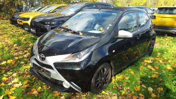 Вид спереди слева