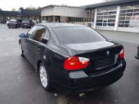 Skats no kreisās puses aizmugurē