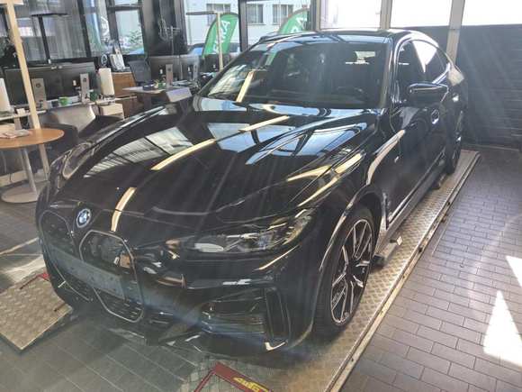 Pogled sprijeda lijevo