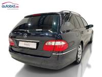 Pogled od pozadi desno