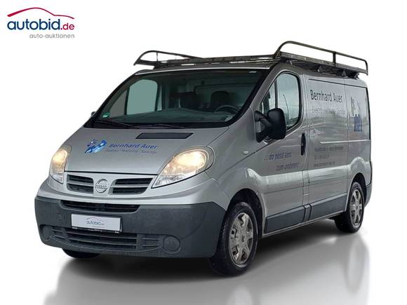 Изглед отпред отляво