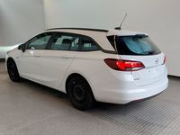 Vaade tagant vasakult