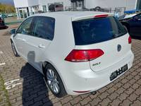 Vaade tagant vasakult