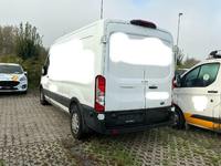 Vue de l’arrière gauche