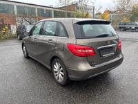 Vue de l’arrière gauche