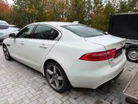 Vue de l’arrière gauche