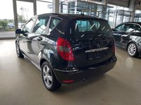 Vaade tagant vasakult