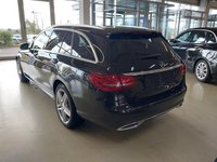 Vaade tagant vasakult