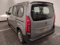 Vaade tagant vasakult