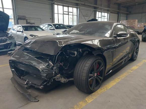 Vaizdas iš priekio kairės