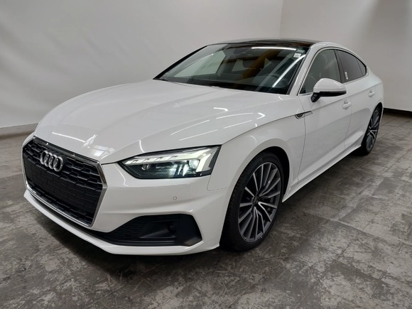 Skats no kreisās puses priekšā