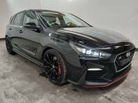 Skats no labās puses priekšā