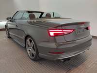 Vaade tagant vasakult