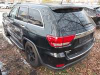 Vaade tagant vasakult