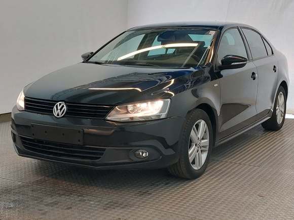 Vaizdas iš priekio kairės