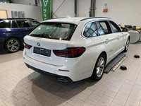 Skats no labās puses aizmugurē