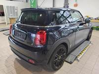 Skats no labās puses aizmugurē