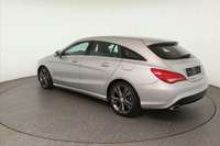 Vue de l’arrière gauche