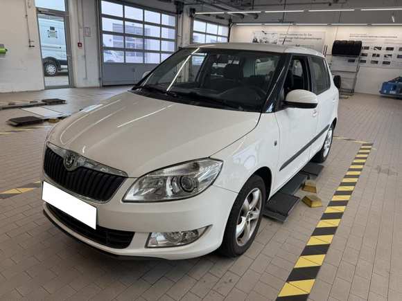 Skats no kreisās puses priekšā