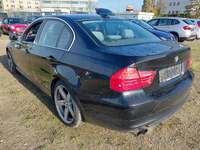 Vue de l’arrière gauche