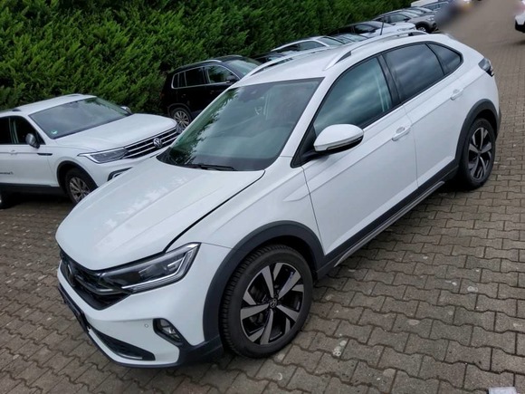 Vaizdas iš priekio kairės