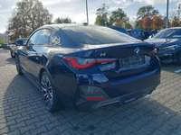 Vue de l’arrière gauche