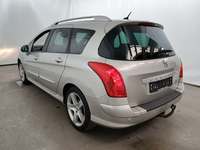 Vue de l’arrière gauche