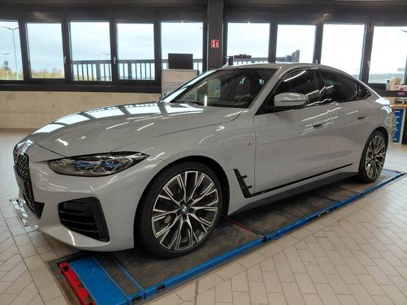 Vue de l’avant gauche