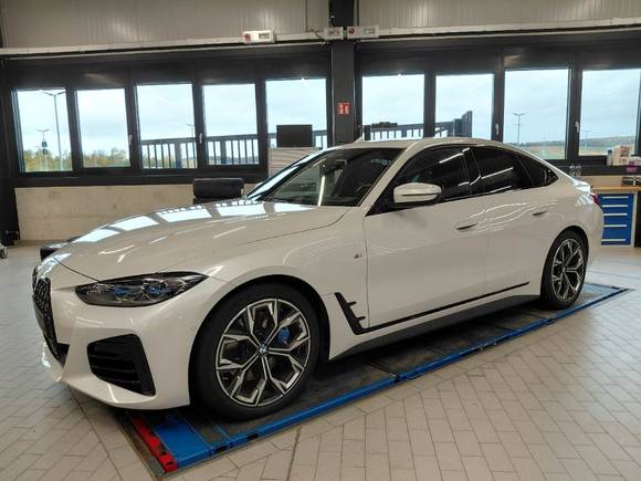 Vue de l’avant gauche