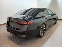 Vue de l’arrière droit