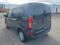 Vaade tagant vasakult