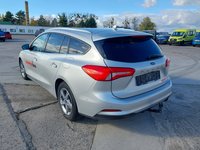 Vaade tagant vasakult