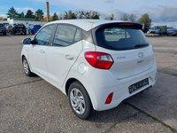 Vaade tagant vasakult