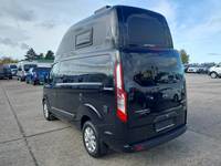 Vaade tagant vasakult