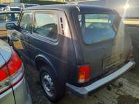 Vaade tagant vasakult