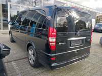 Vaade tagant vasakult