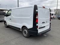 Vaade tagant vasakult